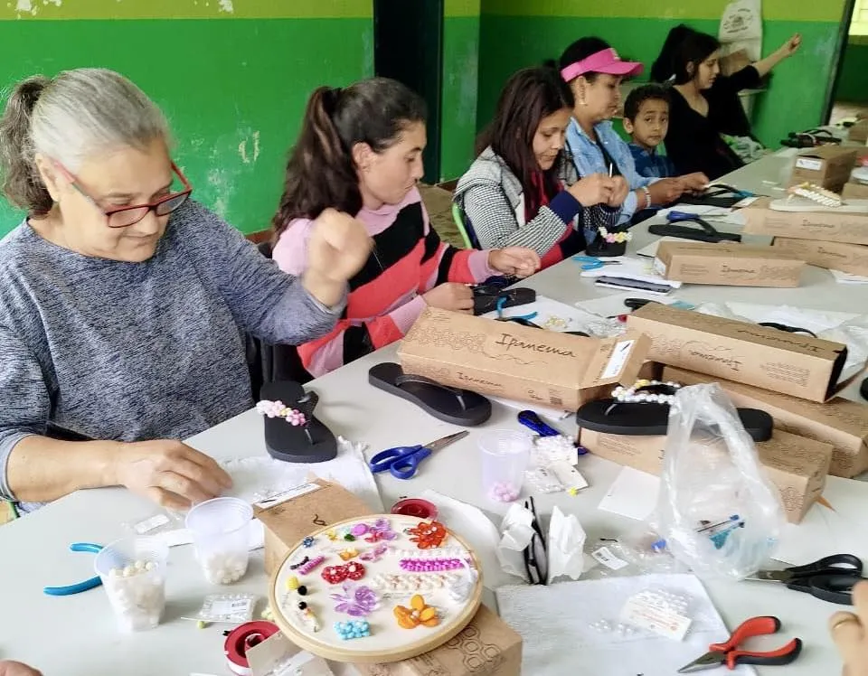 Oficinas de capacitação e convivência fortalecem geração de renda em Jaguariaíva