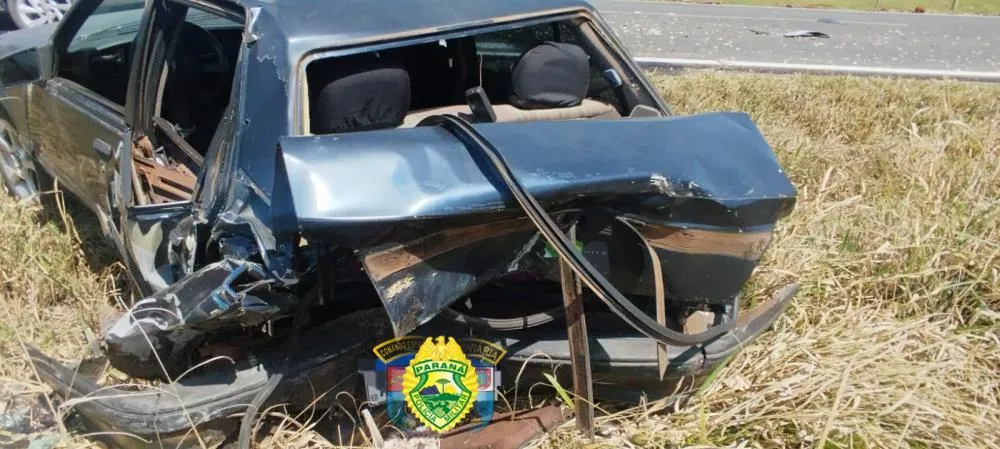 Colisão entre carros deixa dois idosos feridos