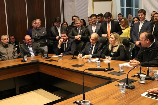 Estado garante custeio e repassa veículo para CimSaúde