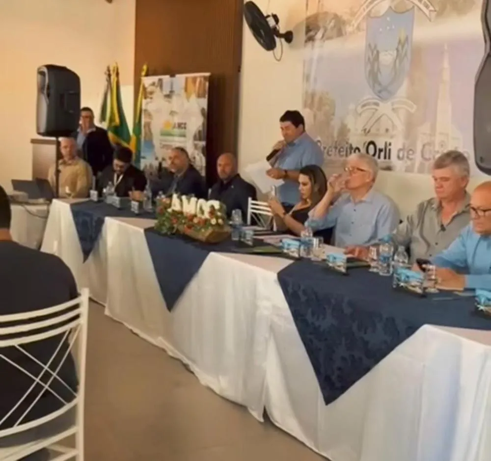 Prefeitos da região se reúnem para debater segurança, gestão e desenvolvimento com secretários do Estado