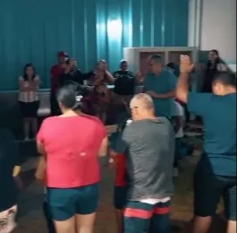 Moradores se unem em oração pela vida de jovem que está na UTI