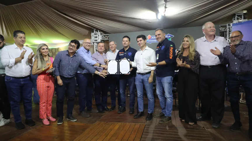 Deputados participam da FruitFest e recebem demandas de Carlópolis e região