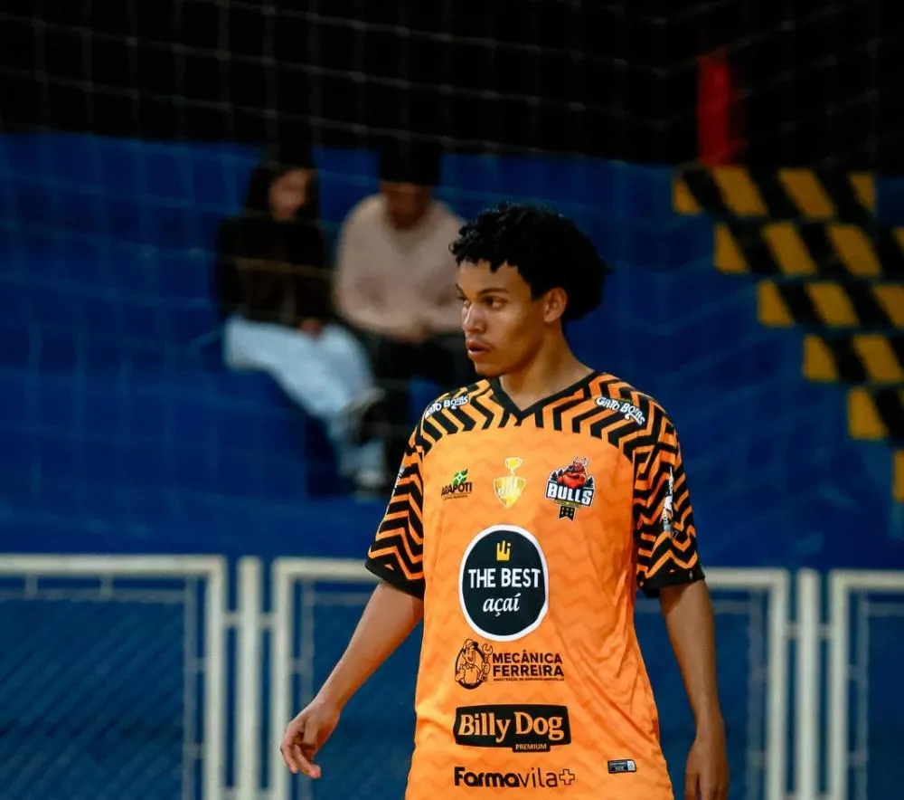 Jogador de Arapoti é alvo de ataques racistas e ameaças em jogo de futsal