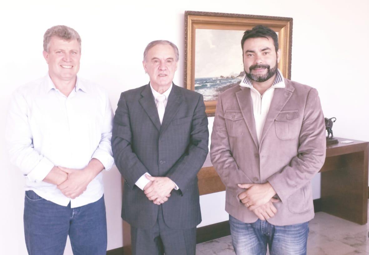 Paulo Leonar reivindica recursos para habitação  e pavimentação junto ao governo do Estado