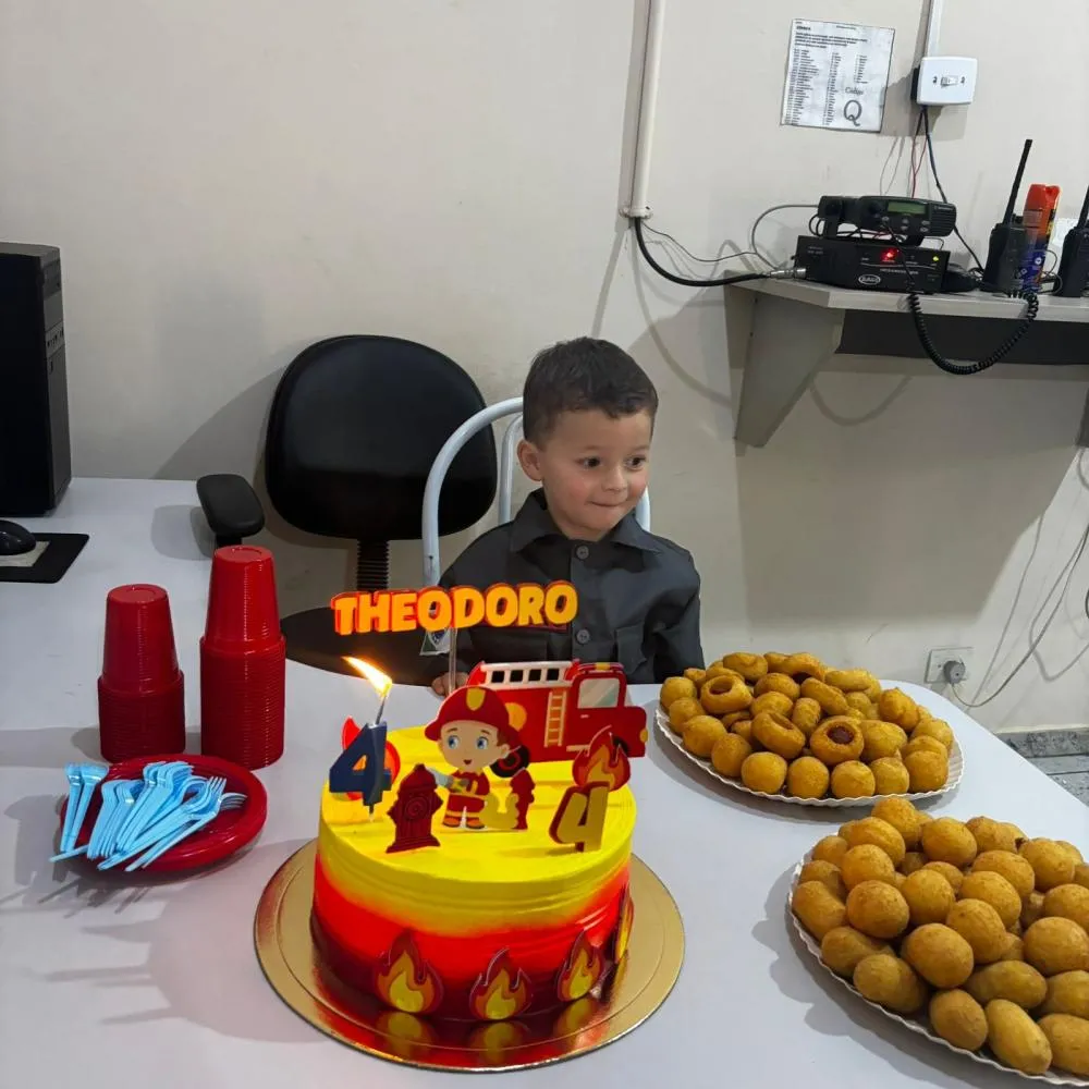 Criança de Wenceslau Braz vive aniversário dos sonhos com a Defesa Civil