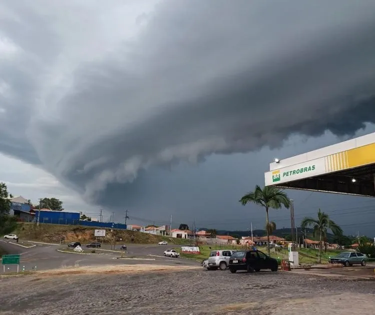 Ciclone chega ao Paraná e coloca Norte Pioneiro em Alerta para tempestades