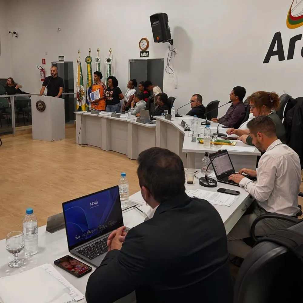 Câmara de Arapoti se une contra o racismo e homenageia atleta vítima de injúrias