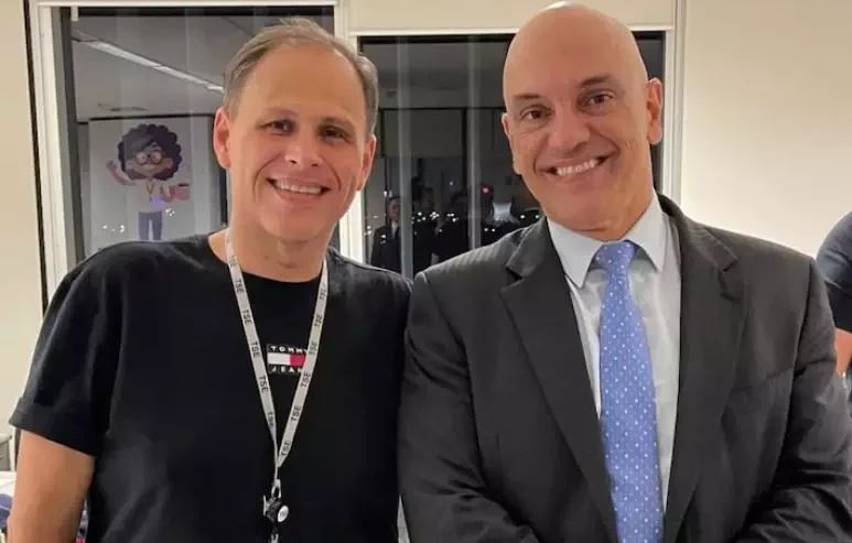 Moraes bloqueia contas de ex-assessor que vazou mensagens confidenciais de seu gabinete