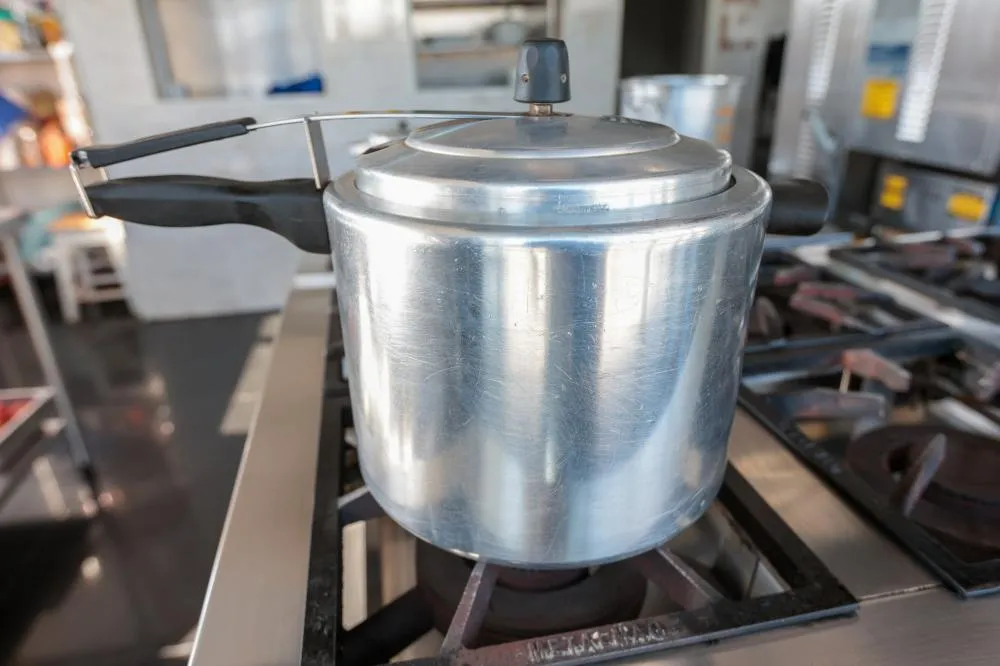 Acidentes com panela de pressão podem causar queimaduras graves, alerta Corpo de Bombeiros