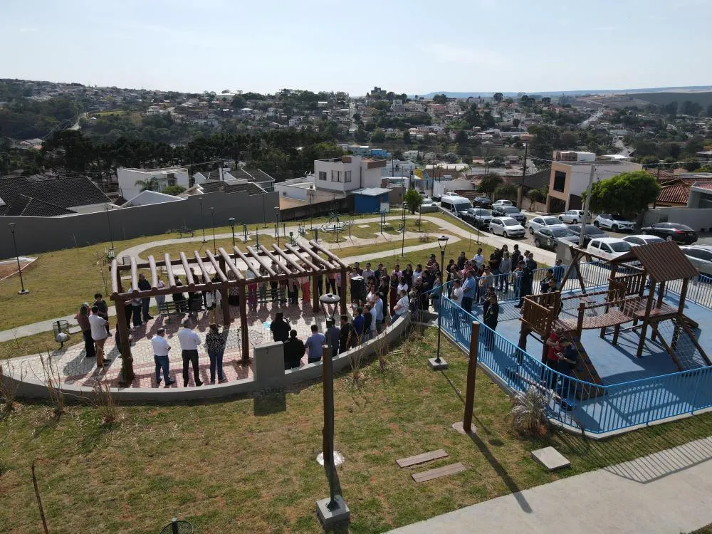 Homenagem a Carlos Thon marca entrega de nova praça em Jaguariaíva