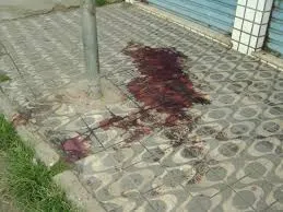 Homem dá facada nas costas do vizinho após discussão