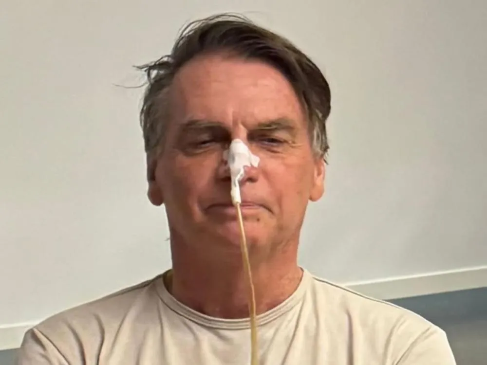 Bolsonaro é encaminhado ao hospital às pressas em Brasília