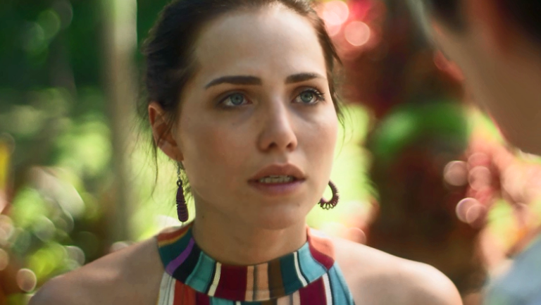 Rosa invade a casa de senhora de idade, faz ameaças e sai ensanguentada em Segundo Sol