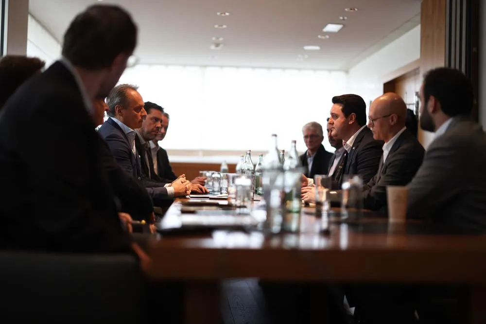 Governador Ratinho Junior busca parcerias na Europa em missão oficial