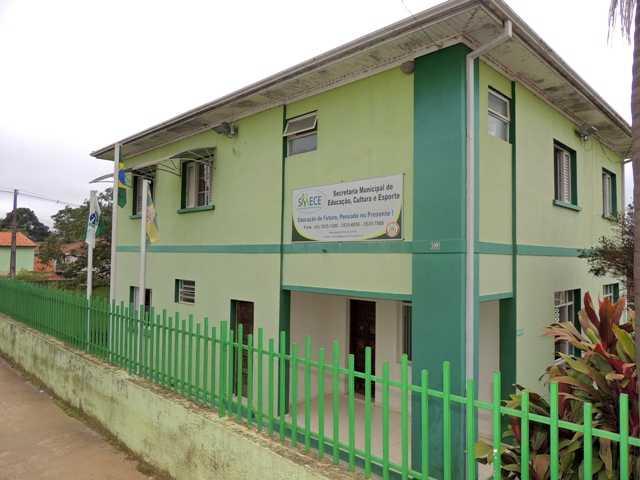 Pais devem fazer pré-cadastro escolar para o próximo ano letivo