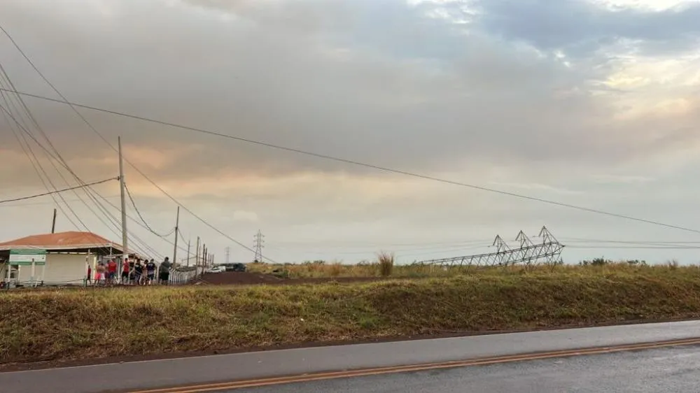 Queda de postes e rompimento de fiação causou apagão em Wenceslau Braz e outras duas cidades