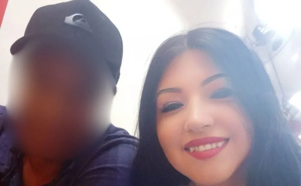 Homem mata a esposa com facadas por causa de aparelho celular