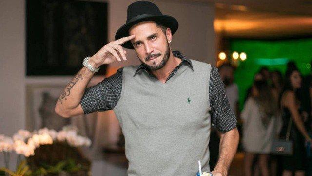 Cantor Latino deve 6 meses de pensão alimentícia ao filho e pode ser preso