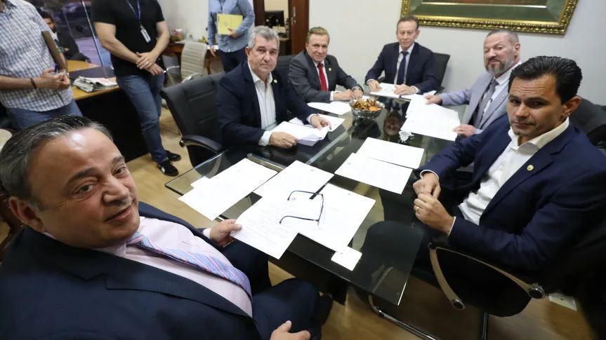 Propostas sobre banheiros unissex e ensino de ideologia de gênero avançam na Comissão de Educação