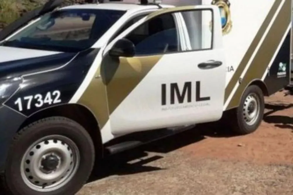 Coletor de lixo morre ao ser atropelado pelo caminhão em que ele trabalhava