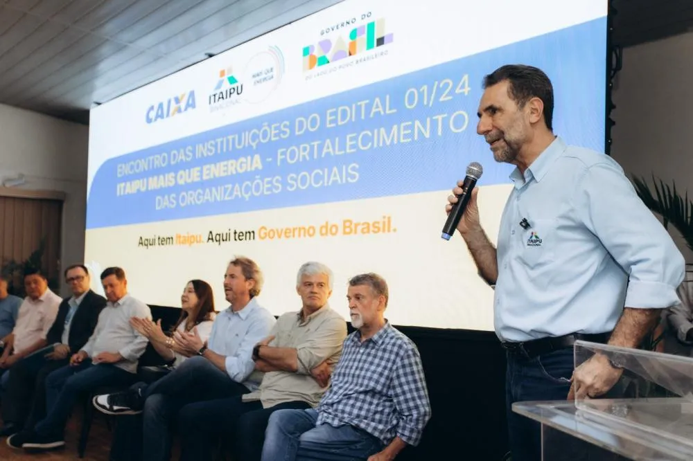 Pavimentação de estrada vai mudar a vida de moradores de Tuneiras do Oeste (PR)