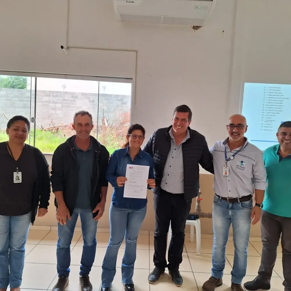 Prefeito de Tomazina entrega nova licença para produtores rurais e destaca avanço das agroindústrias