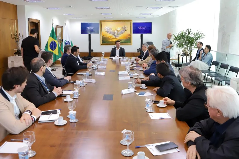 Ratinho Junior apresenta projeto do Bonde Digital a prefeitos de Santa Catarina