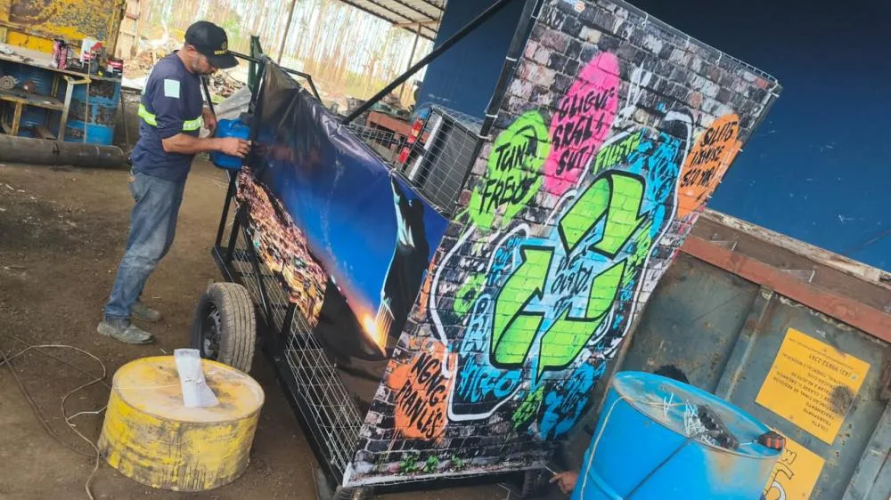 Moradores se unem e constroem novo carrinho para catador de Santo Antônio da Platina