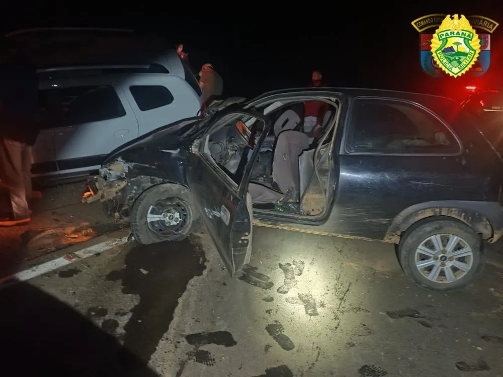 Acidente entre três carros deixa idoso ferido em Siqueira Campos