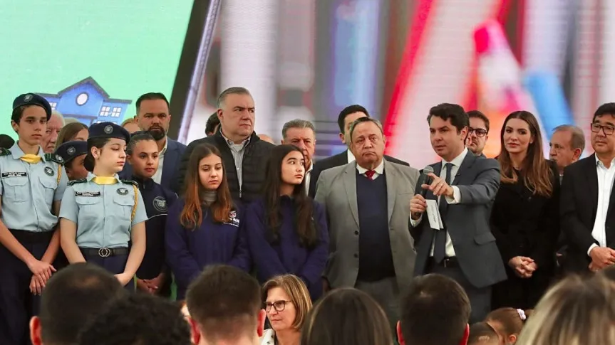 Assembleia Legislativa vai investir R$ 70 milhões para levar aulas de inglês às escolas municipais de todo o Paraná