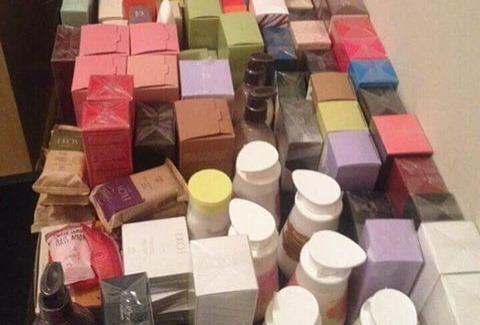 Ladrão invade casa e faz a limpa em perfumes e maquiagens da vítima