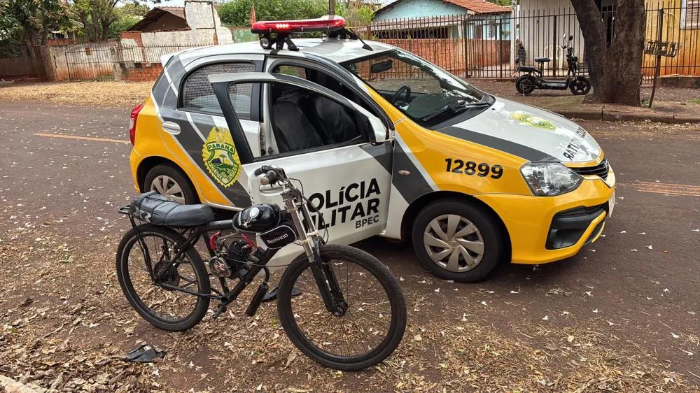Jovem tenta fugir da PM de bicicleta, cai e acaba na delegacia