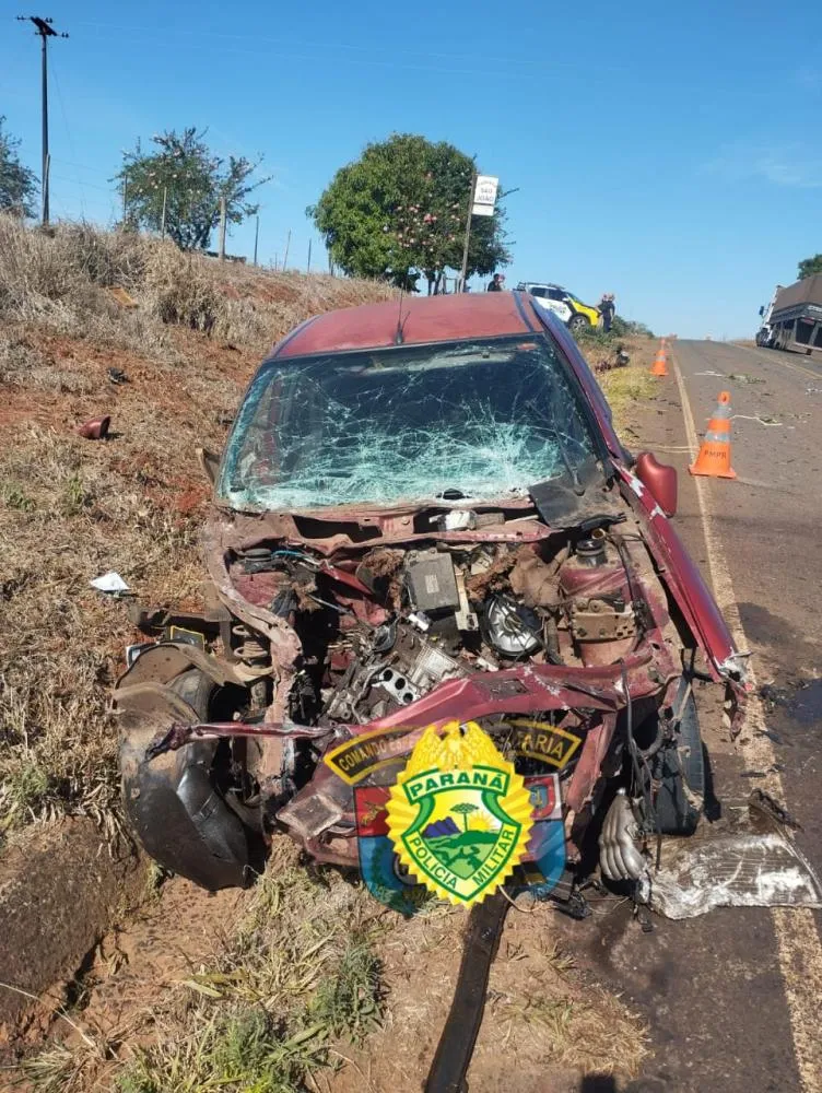 Colisão frontal entre carro e carreta deixa idoso gravemente ferido em Jundiaí do Sul