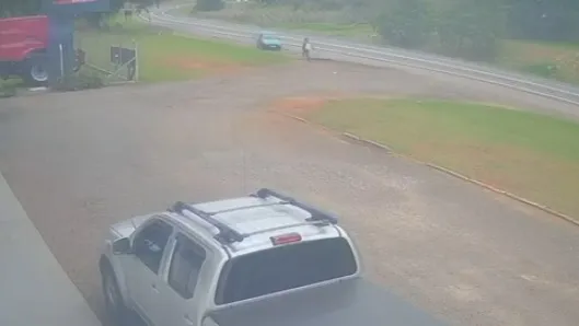 Motorista bêbado é preso após tentar atropelar mulher na PR092