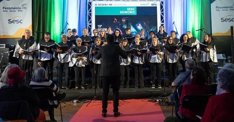 Coral de idosos de Arapoti leva música e emoção a evento cultural em Curitiba