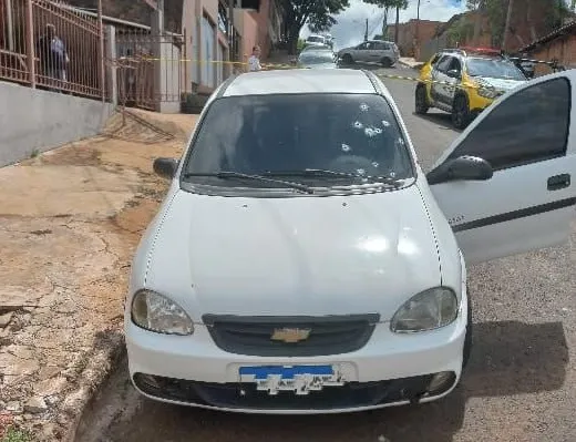 Criminosos atiram contra carro e homem fica ferido no Norte Pioneiro