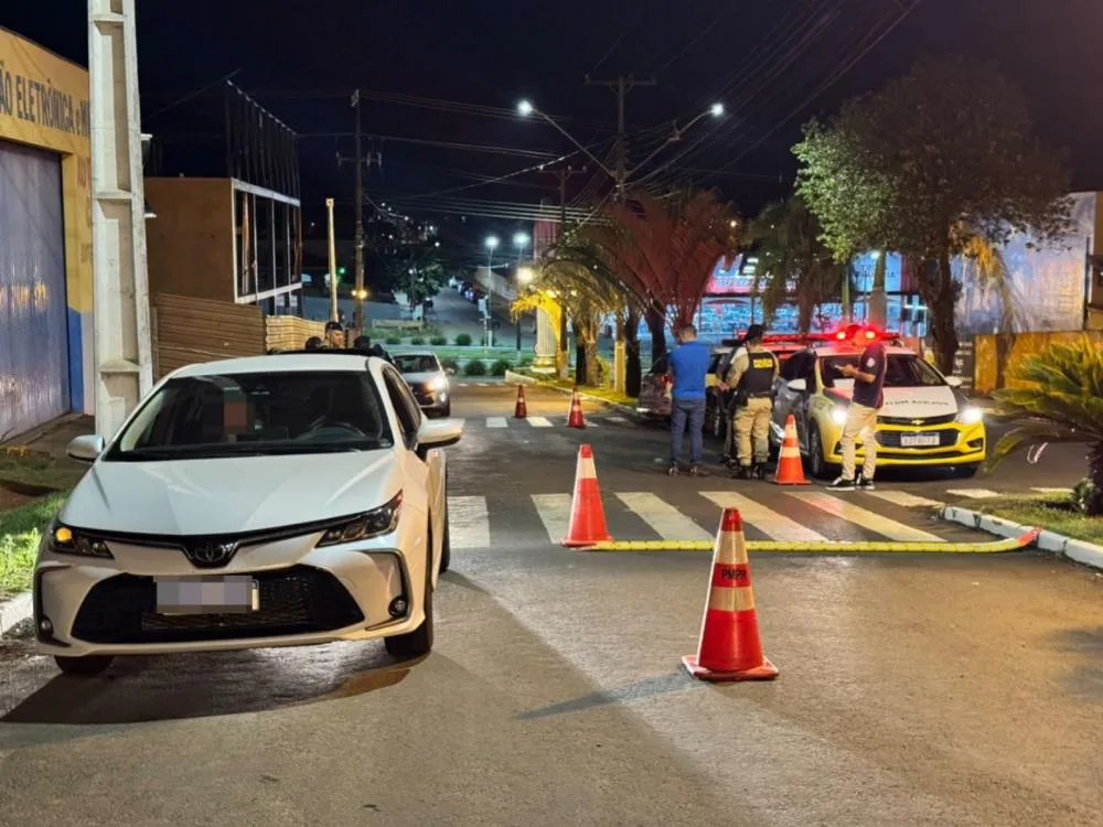 Polícia Militar realiza blitz em Siqueira Campos