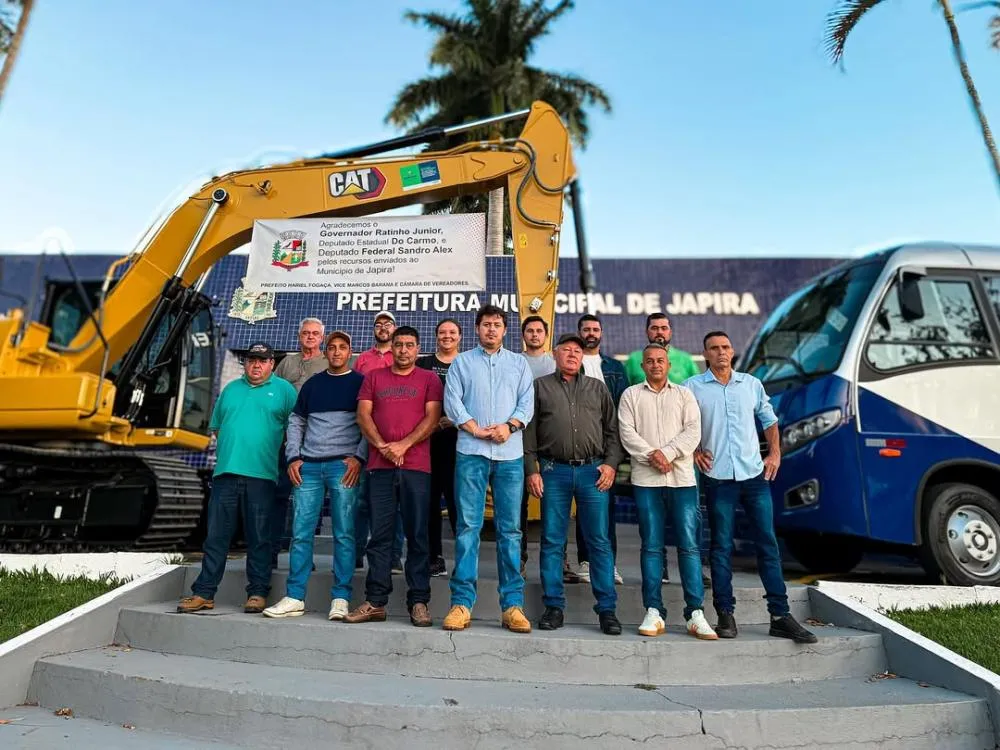 Prefeitura de Japira recebe novos veículos para reforçar as frotas da saúde e agricultura