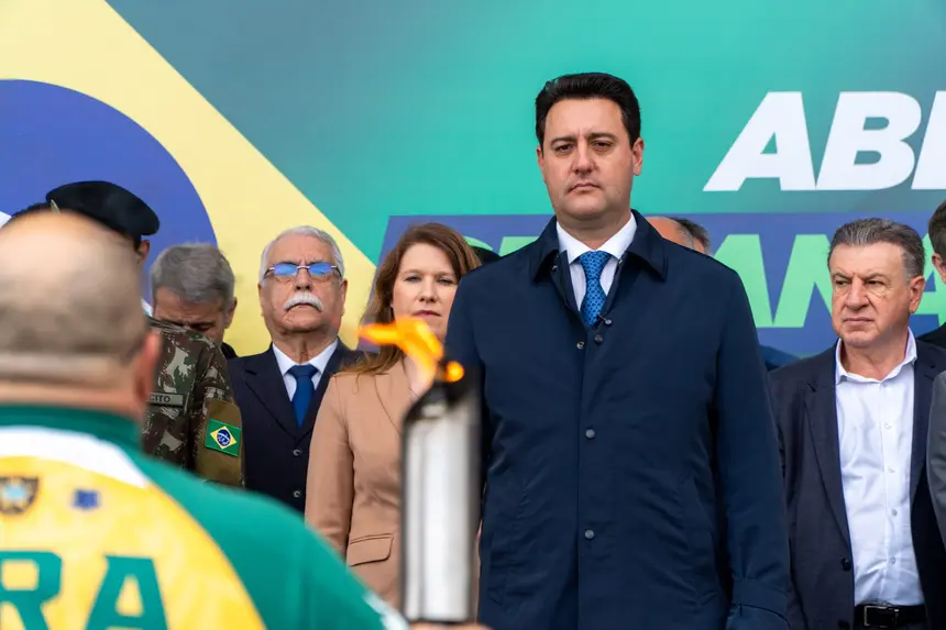 Pesquisa aponta vitória de Ratinho Junior em cima de Lula no segundo turno