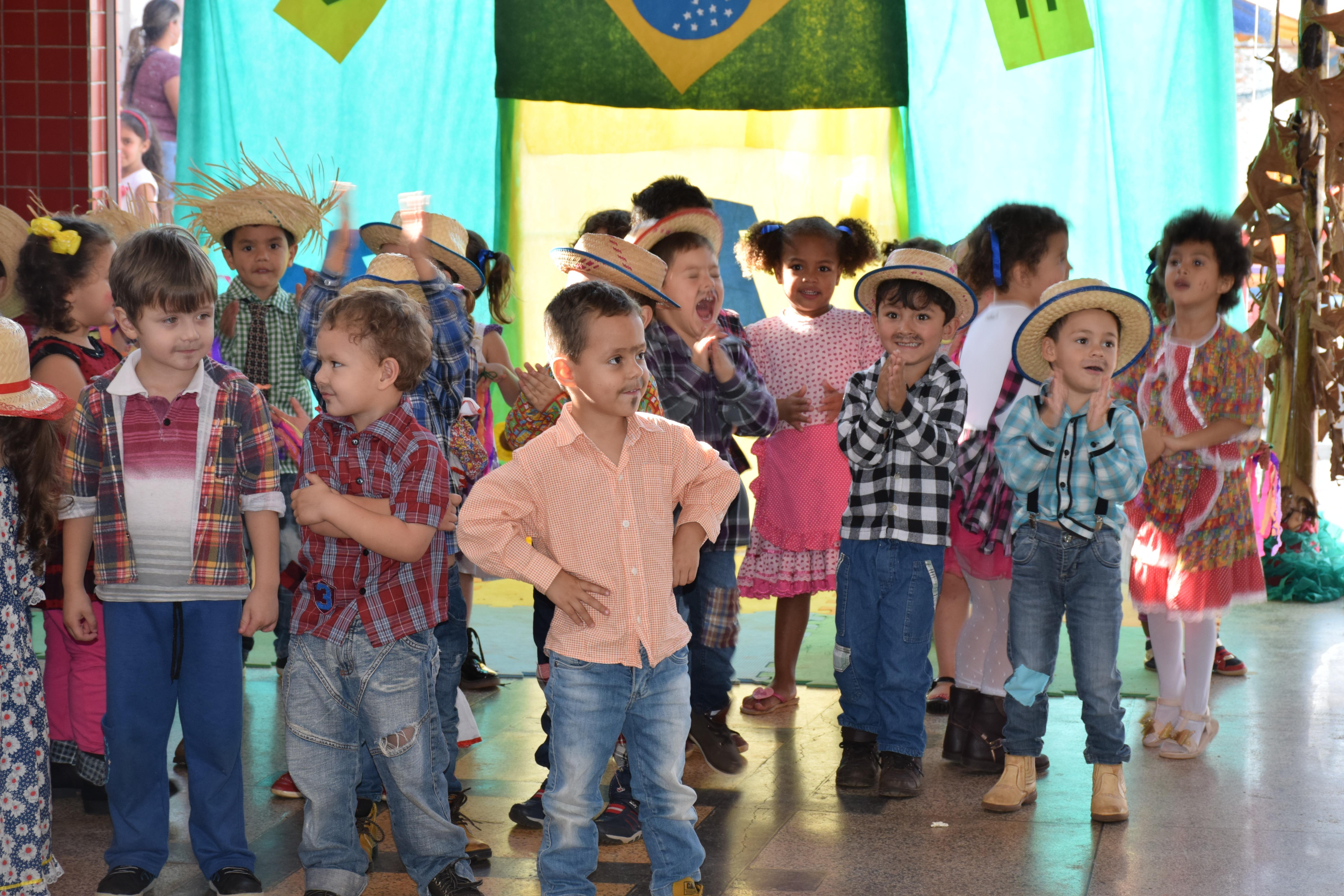 CMEI Criança Feliz realiza Festa Junina e encanta público com apresentações de alunos
