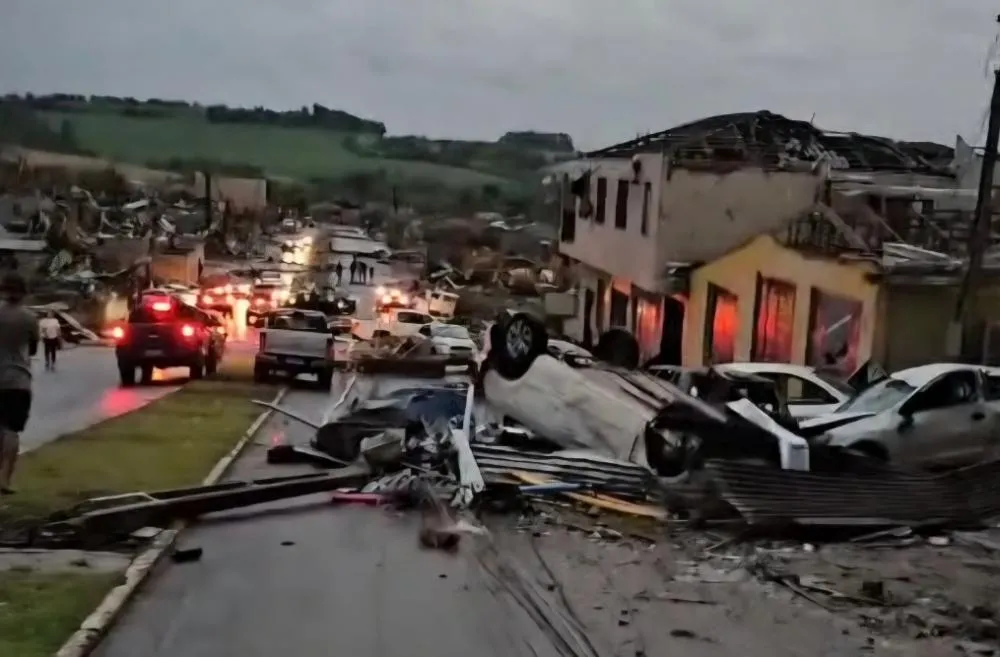 Tornado “apocalíptico” no Paraná deixa 6 mortos, feridos e rastro de destruição