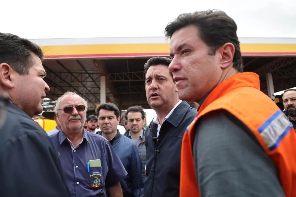 Ratinho Junior sanciona lei que prevê auxílio de R$ 50 mil para famílias atingidas pelo tornado em Rio Bonito do Iguaçu