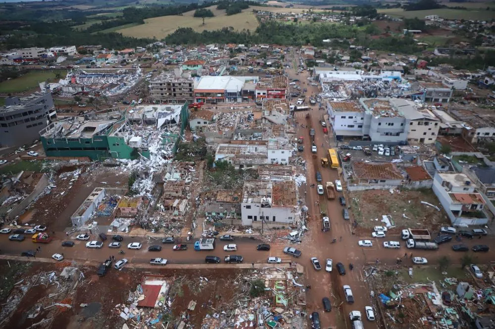 Estado foi atingido por três tornados na última sexta-feira e ventos de até 300km