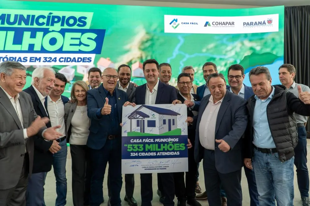 Ratinho Junior destina R$ 533 milhões para construção de casas populares em 324 municípios