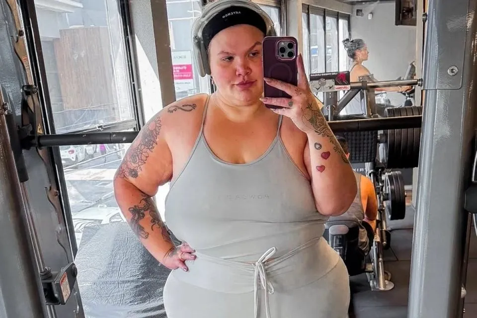 Influenciadora Thais Carla é internada após desmaiar em shopping de Curitiba 