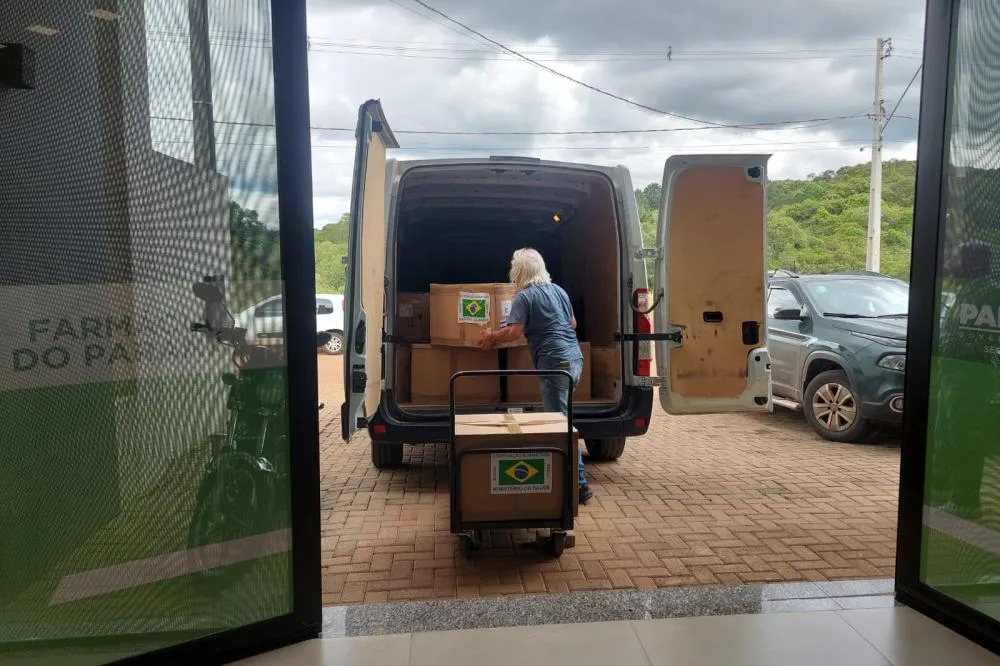 Governo coordena entrega de medicamentos e insumos em cidade destruída por tornado