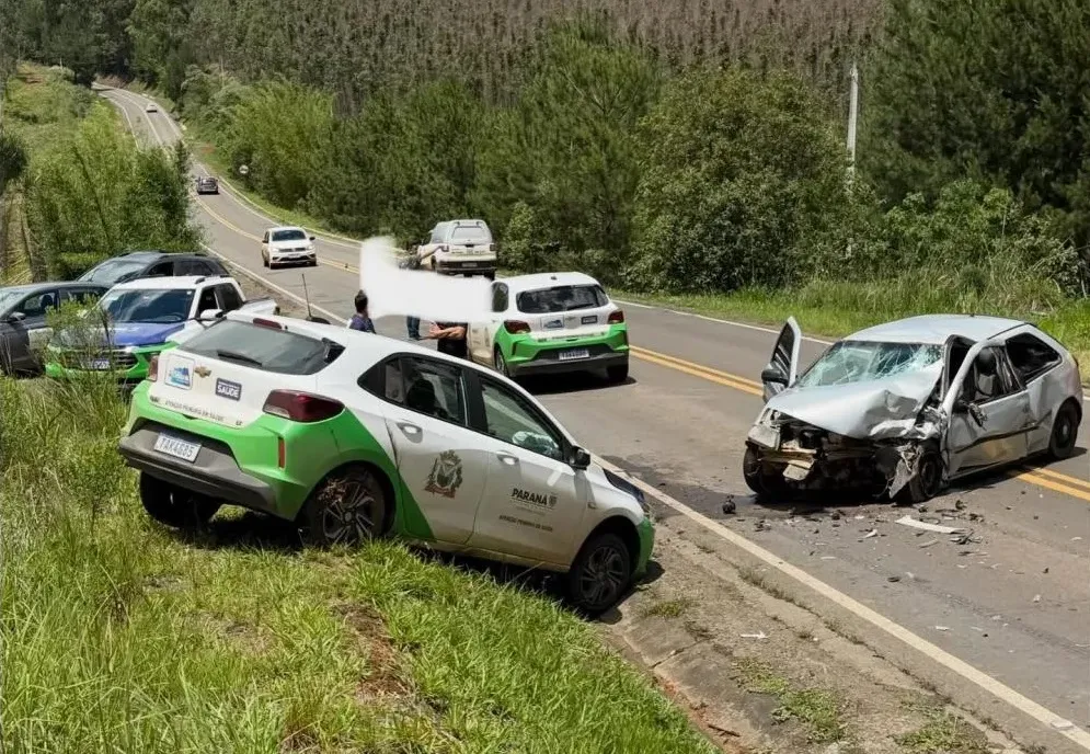 Acidente envolvendo carro da prefeitura deixa dois feridos