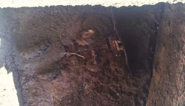 Trabalhador desaparece após trator cair em fossa de dejetos