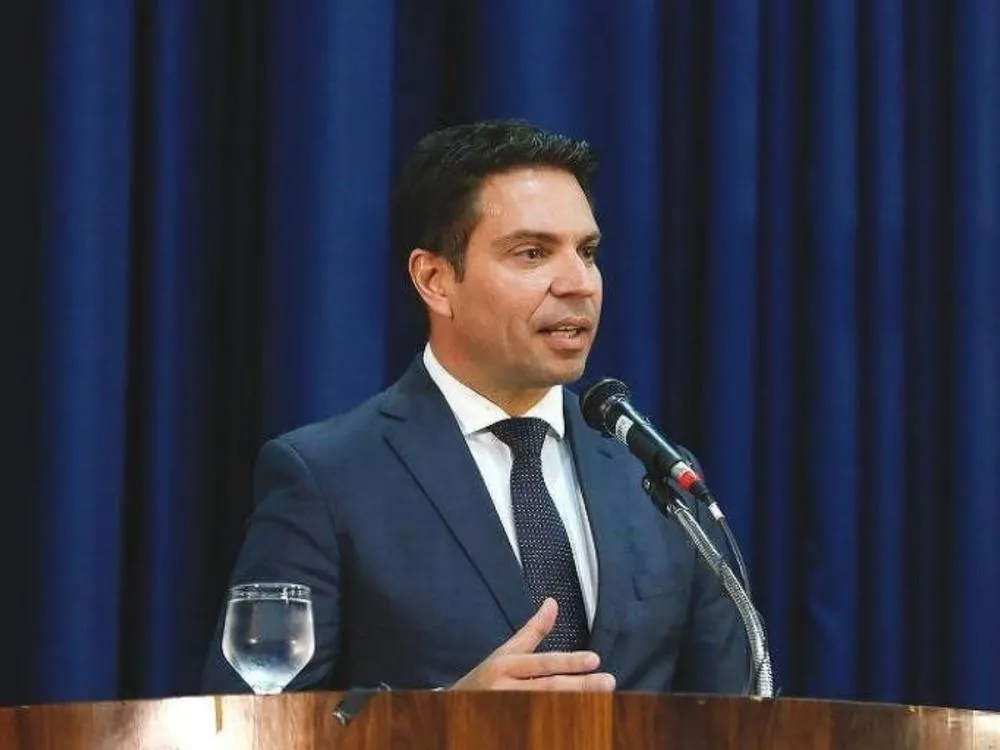 Após abandonar o país, Alexandre Ramagem tem prisão decretada pelo STF