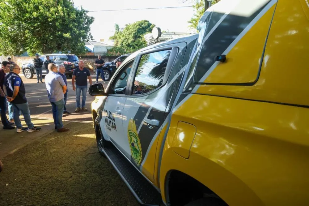 Governo entrega nova viatura da Polícia Militar para reforçar segurança em Congonhinhas